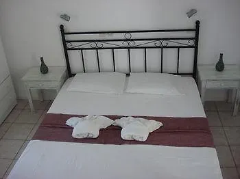 Stella Parikia (Paros)